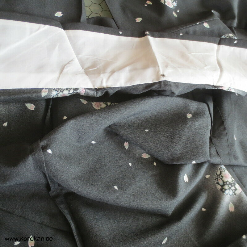 fallende Sakura Blütenblätter Hitoe Japan Kimono