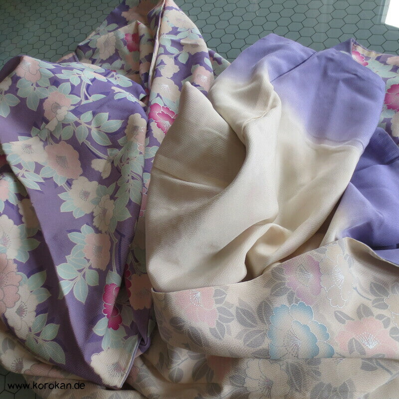 klassischer Furisode, Kamelien zwischen flieder und creme