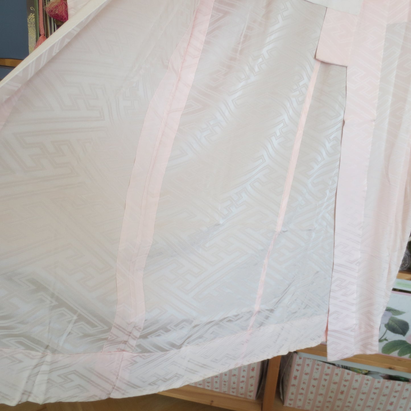 Sayagata Rinzu Damast Seide Jubankimono für Furisode