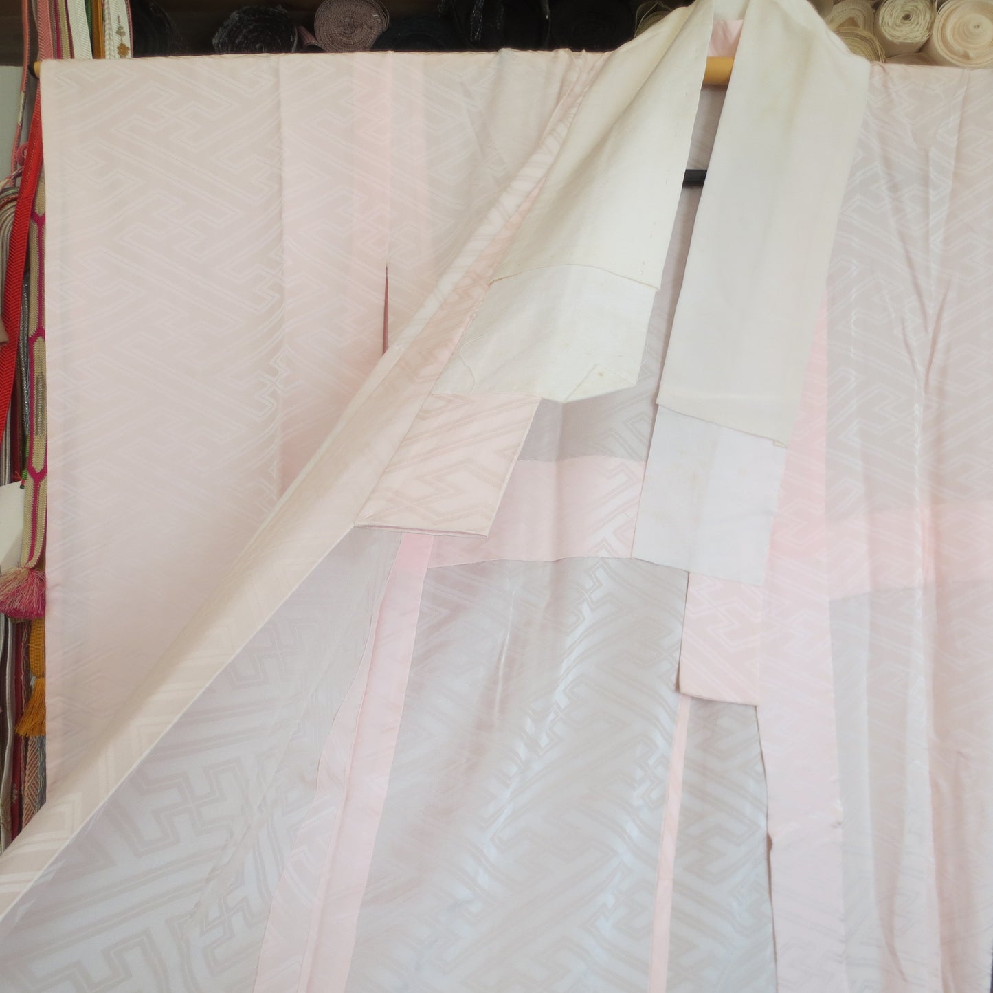 Sayagata Rinzu Damast Seide Jubankimono für Furisode