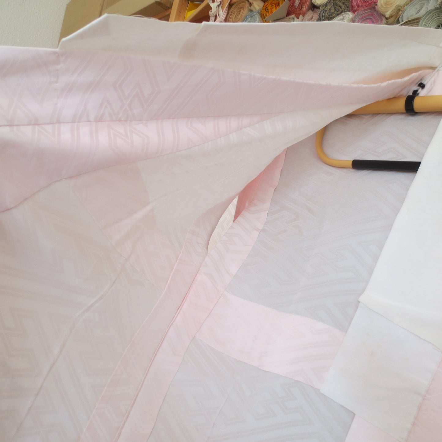 Sayagata Rinzu Damast Seide Jubankimono für Furisode