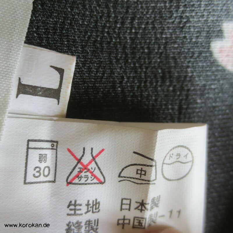 fallende Sakura Blütenblätter Hitoe Japan Kimono