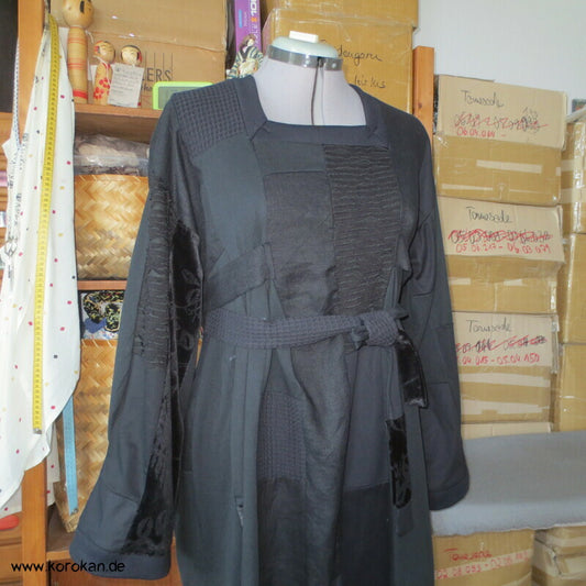 Das Abnehm Kleid - schwarzes Patchwork Bindebänder