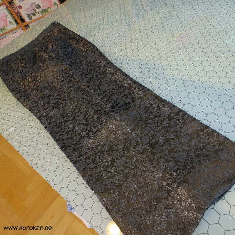 maßangefertigter Herrenanzug schwarze chinesische Drachenseide, ca. Gr. 52