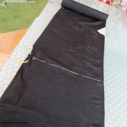 schwarzer Rinzu Seiden Damast Berge Bäume Tempel Tanmono