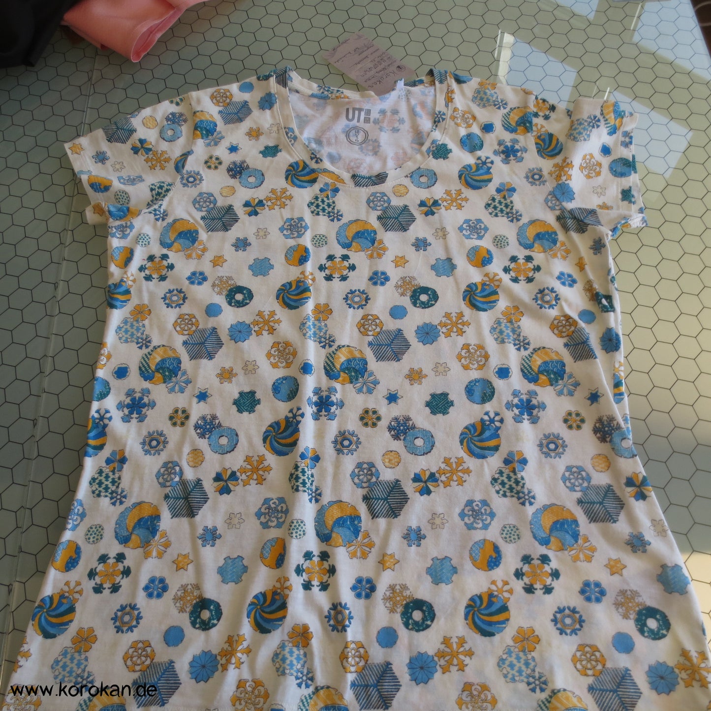 Uniqlo Schneeflocken Symbole T Shirt Gr. XL