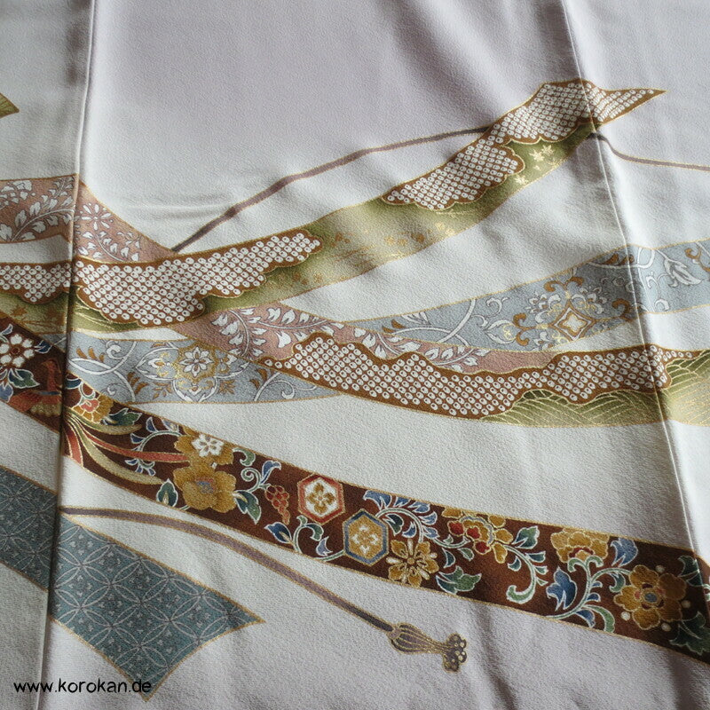 Noshibündel auf blasslila Seidencrepe Iro Tomesode Kimono