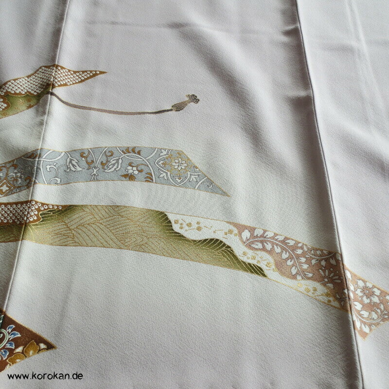 Noshibündel auf blasslila Seidencrepe Iro Tomesode Kimono