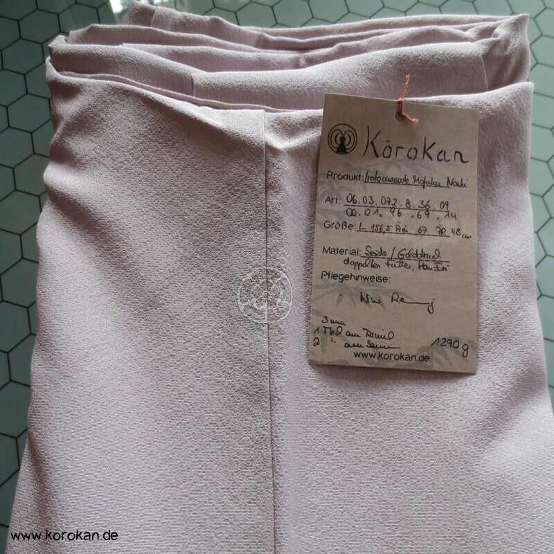 Noshibündel auf blasslila Seidencrepe Iro Tomesode Kimono