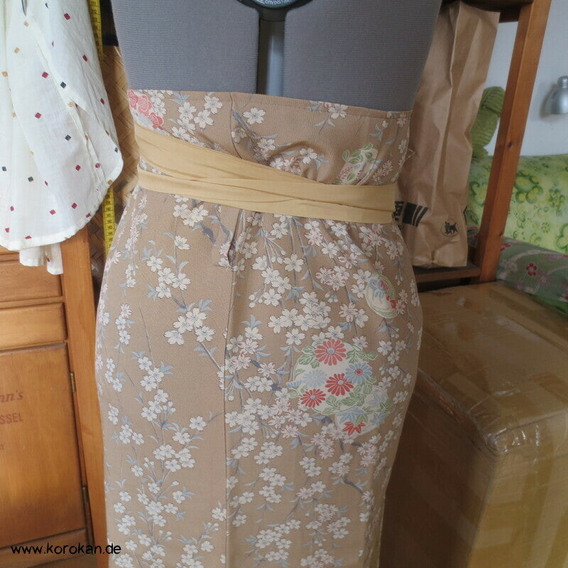 helle Blumen zweiteiliger Kimono, Dochugi + Wickelrock