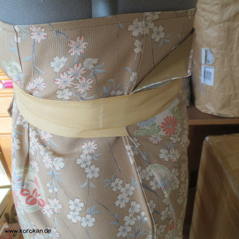 helle Blumen zweiteiliger Kimono, Dochugi + Wickelrock