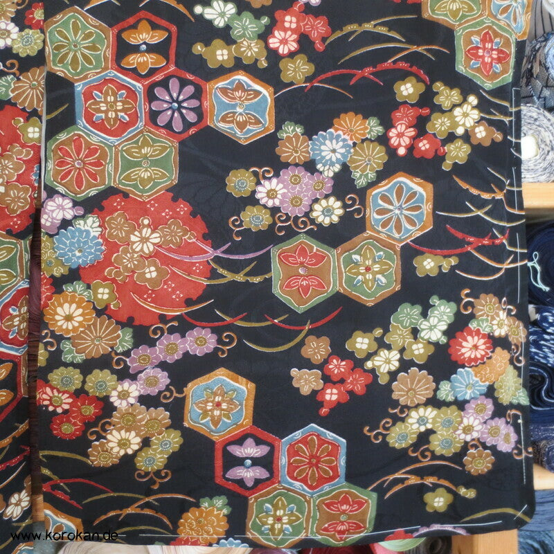 Kikko und Blüten Seidendamast Komon Kimono
