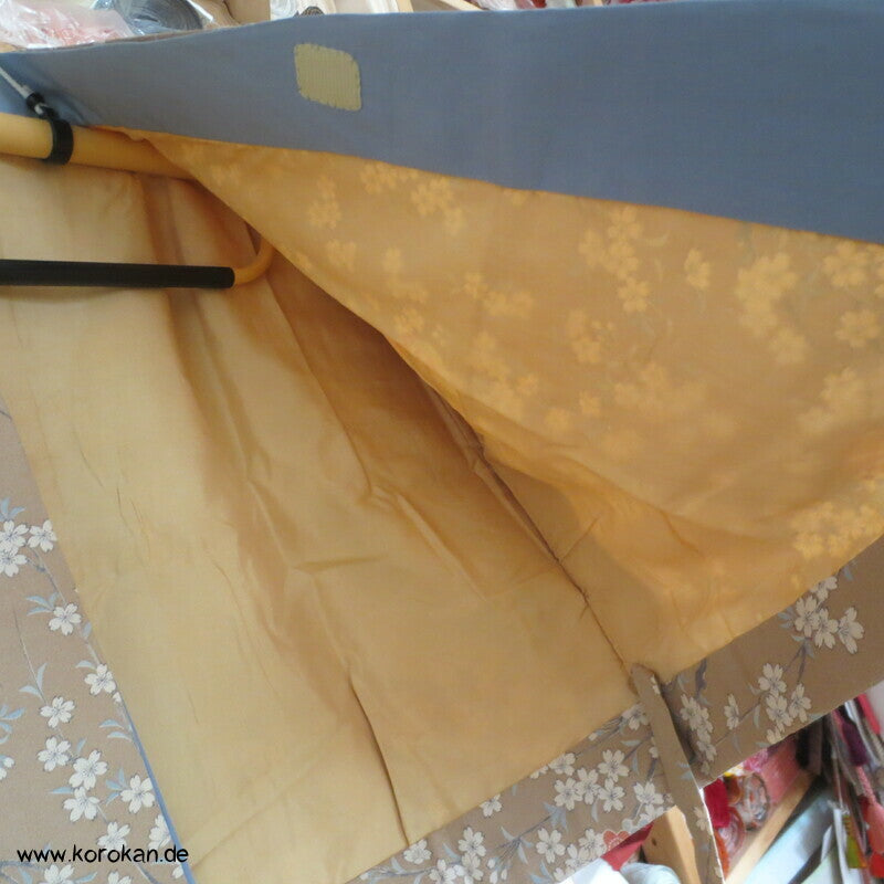 helle Blumen zweiteiliger Kimono, Dochugi + Wickelrock