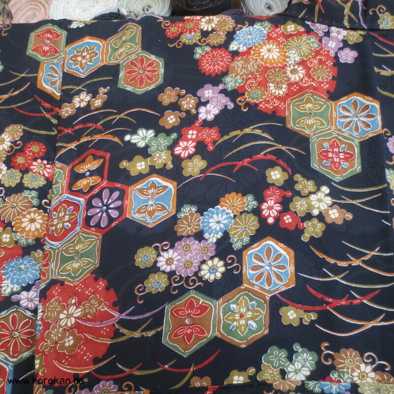 Kikko und Blüten Seidendamast Komon Kimono