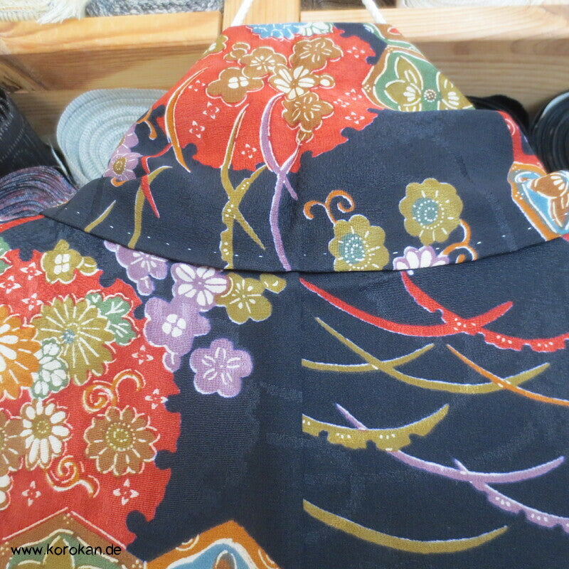 Kikko und Blüten Seidendamast Komon Kimono