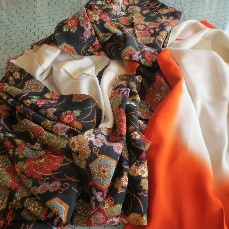 Kikko und Blüten Seidendamast Komon Kimono