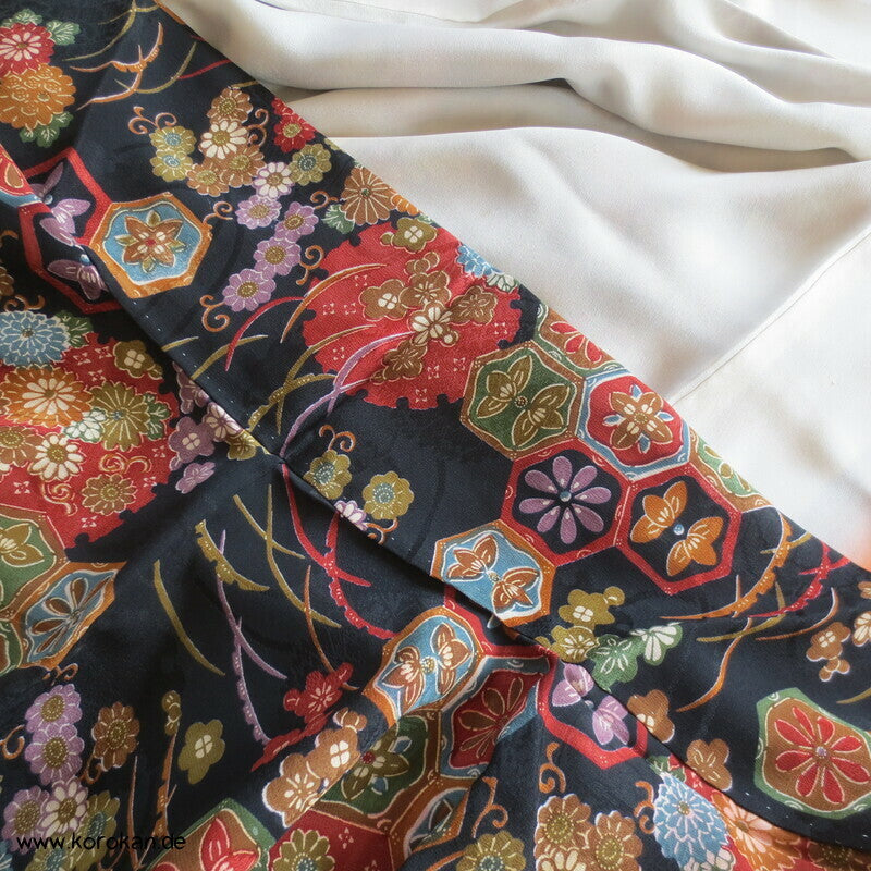 Kikko und Blüten Seidendamast Komon Kimono
