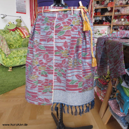 Bahnen Rock, Tsumugi Kasuri Kimono Seide, mit Endstück