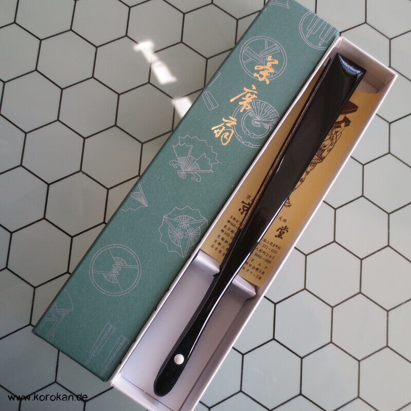 kleiner Fächer gold mit Sakura, schwarz lackierte Rippen, in Box