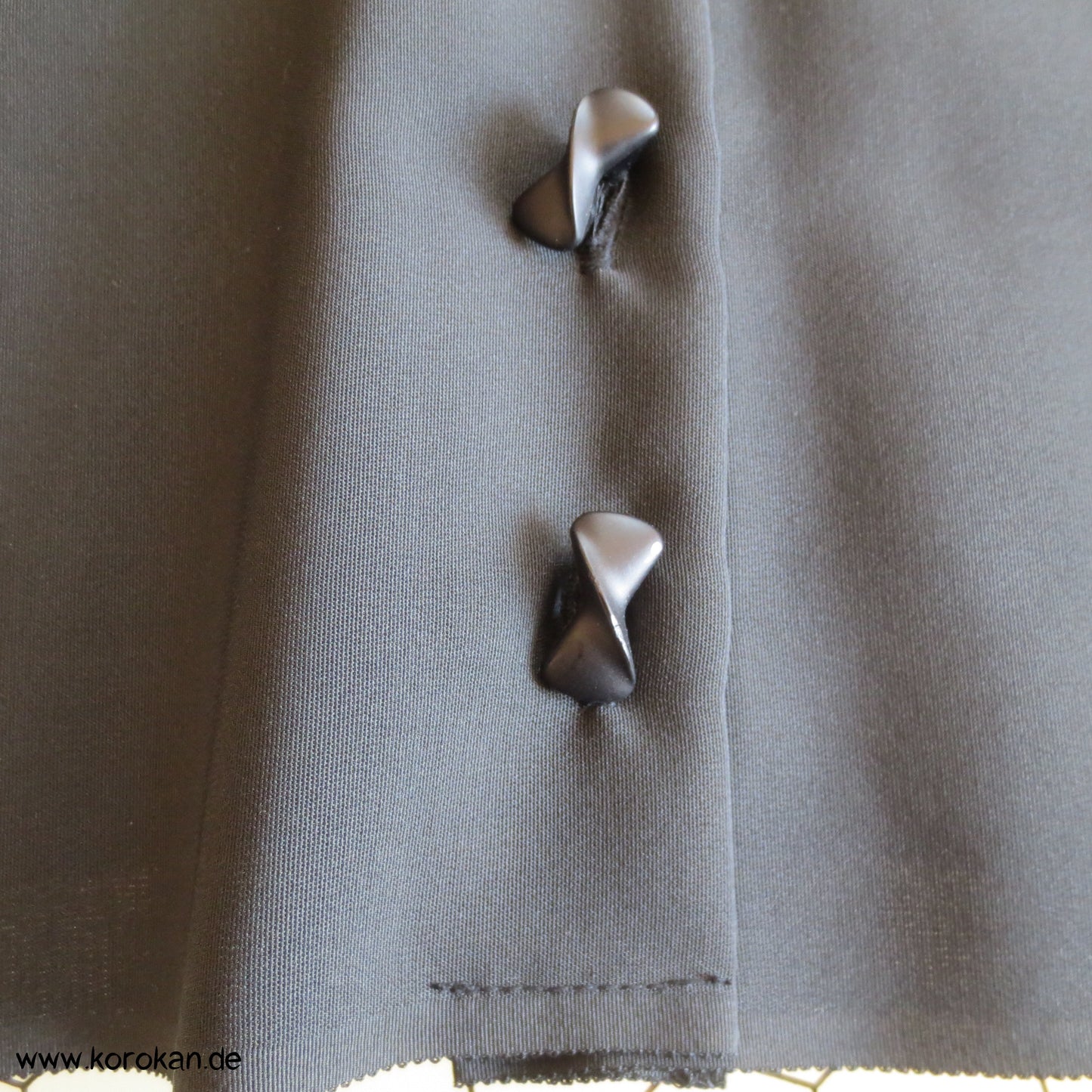 schwarze Chirimen Crêpe Zero Waste Seidenbluse