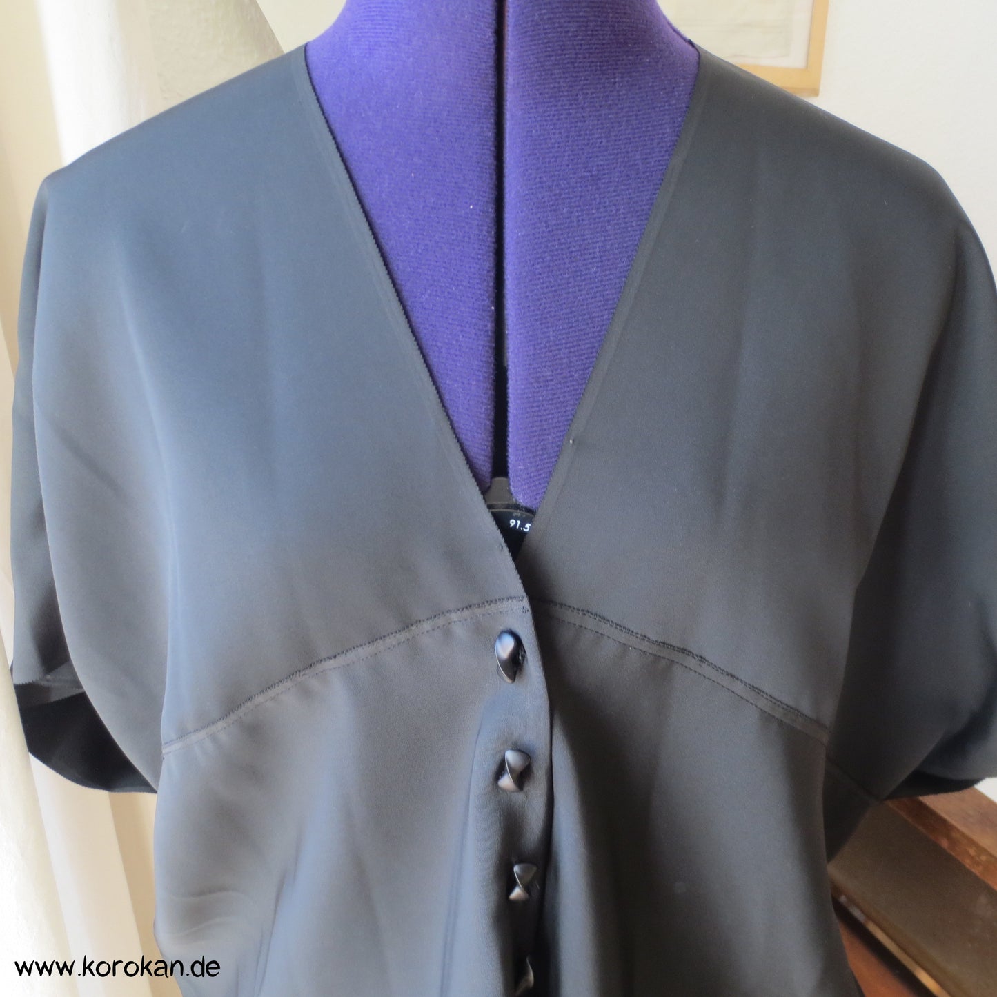 schwarze Chirimen Crêpe Zero Waste Seidenbluse