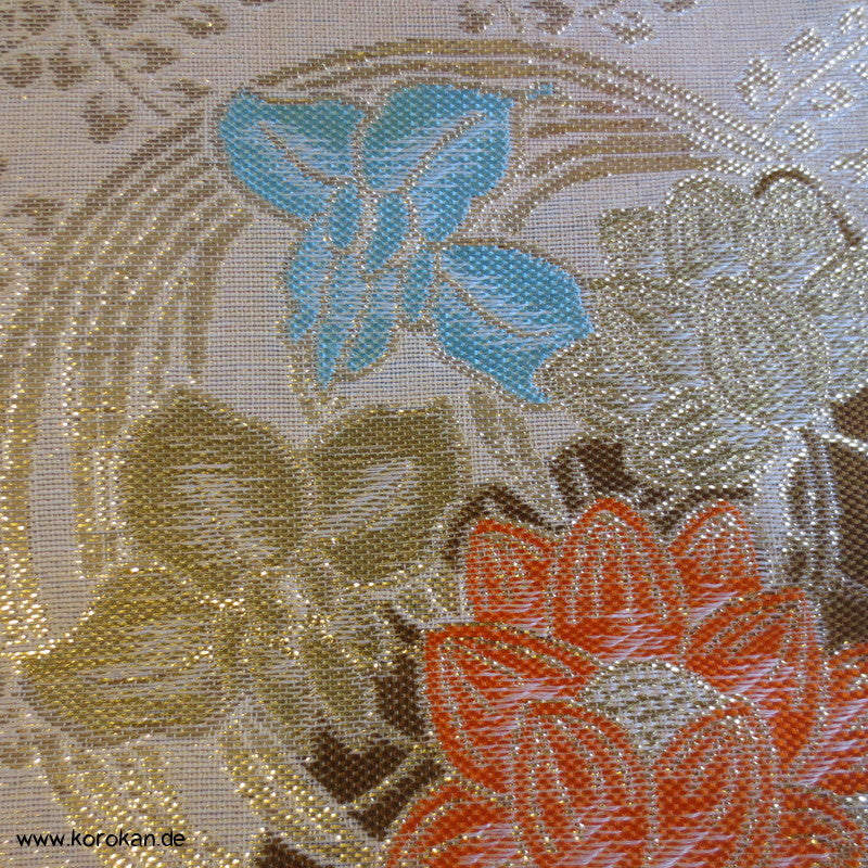 goldene Rundformen mit Blüten Seidenbrokat