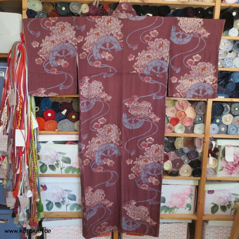 Genji Räder und Chrysanthemen antiker Komon Kimono, leichter Crepe