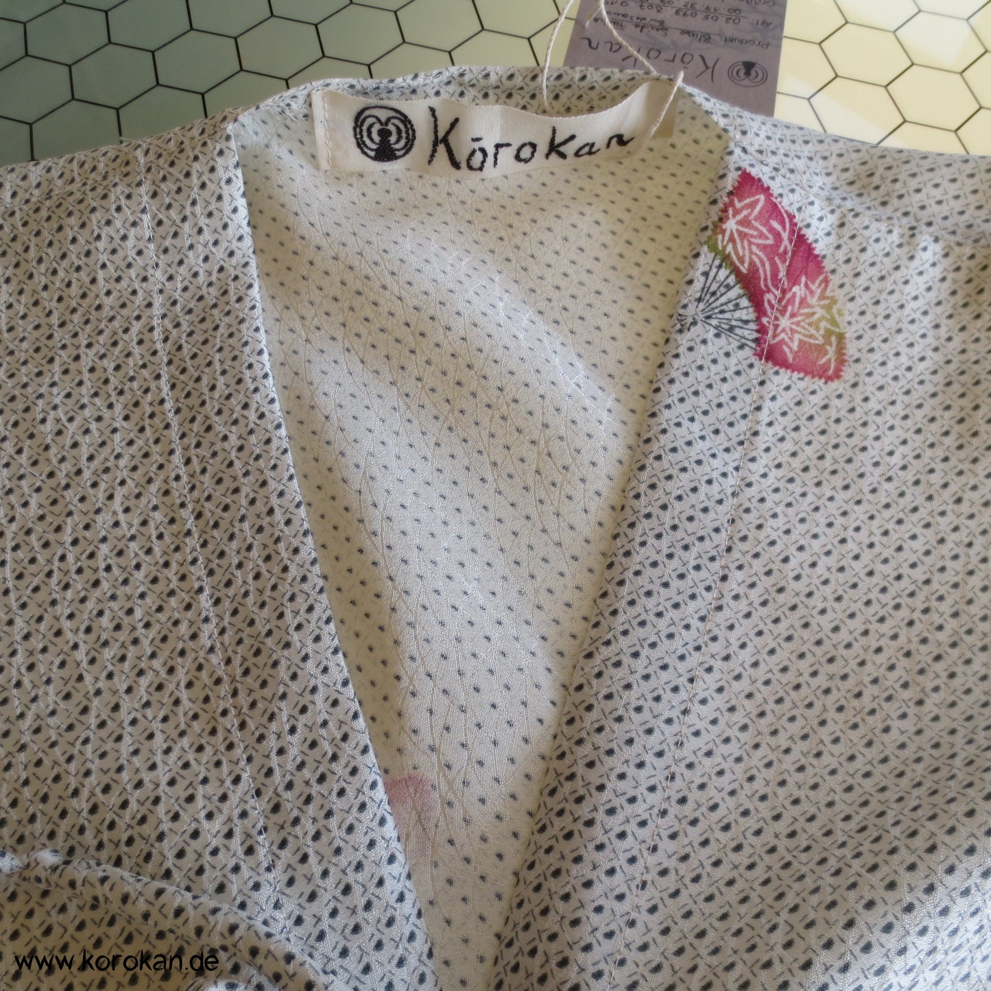 Kimono Seidendamast Bindeband Bluse mit kleinen Fächern über Kanoko Dots