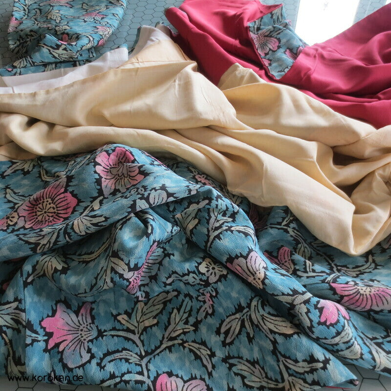Seidencrepe indische Blume japansicher Komon Kimono