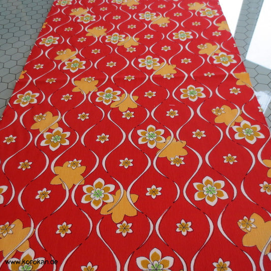 Wollmusselin Tatewaku mit Blüten auf rot - Juban oder Kimono Stoff
