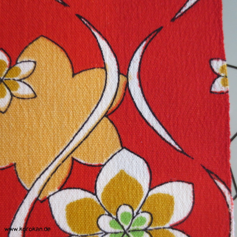 Wollmusselin Tatewaku mit Blüten auf rot - Juban oder Kimono Stoff