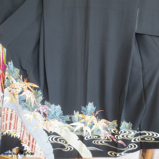 Bambus und junge Kiefern Seidencrepe Tomesode Kimono, goldbestickt