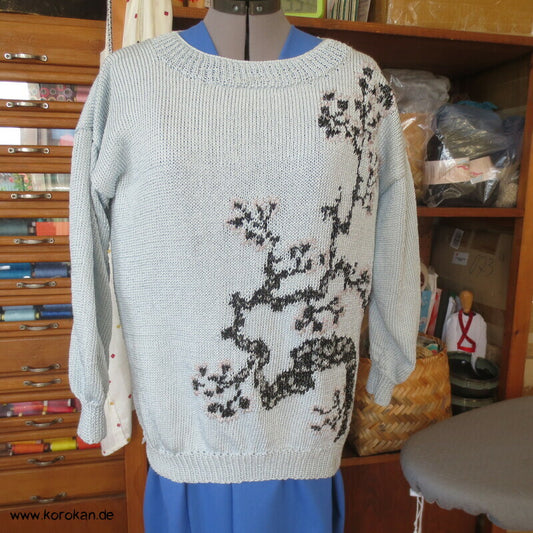handgestrickter Pullover mit japanischem knorrigem Winterzweig