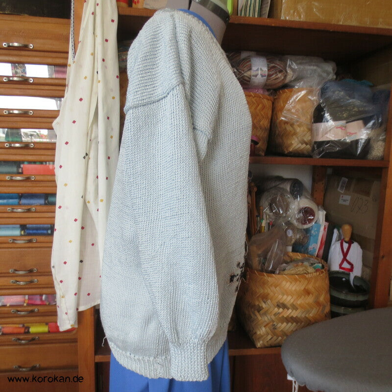 handgestrickter Pullover mit japanischem knorrigem Winterzweig
