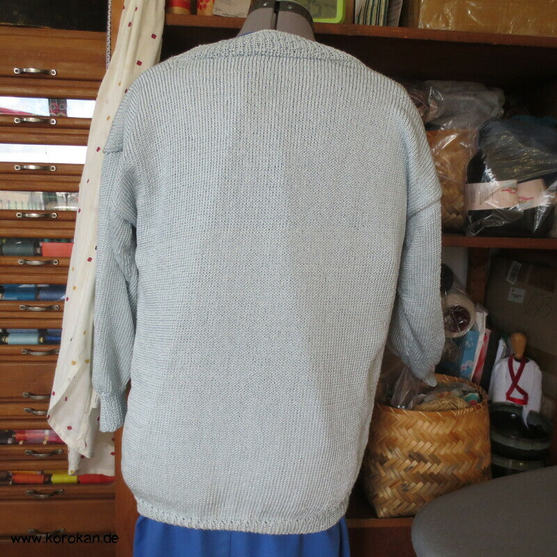 handgestrickter Pullover mit japanischem knorrigem Winterzweig