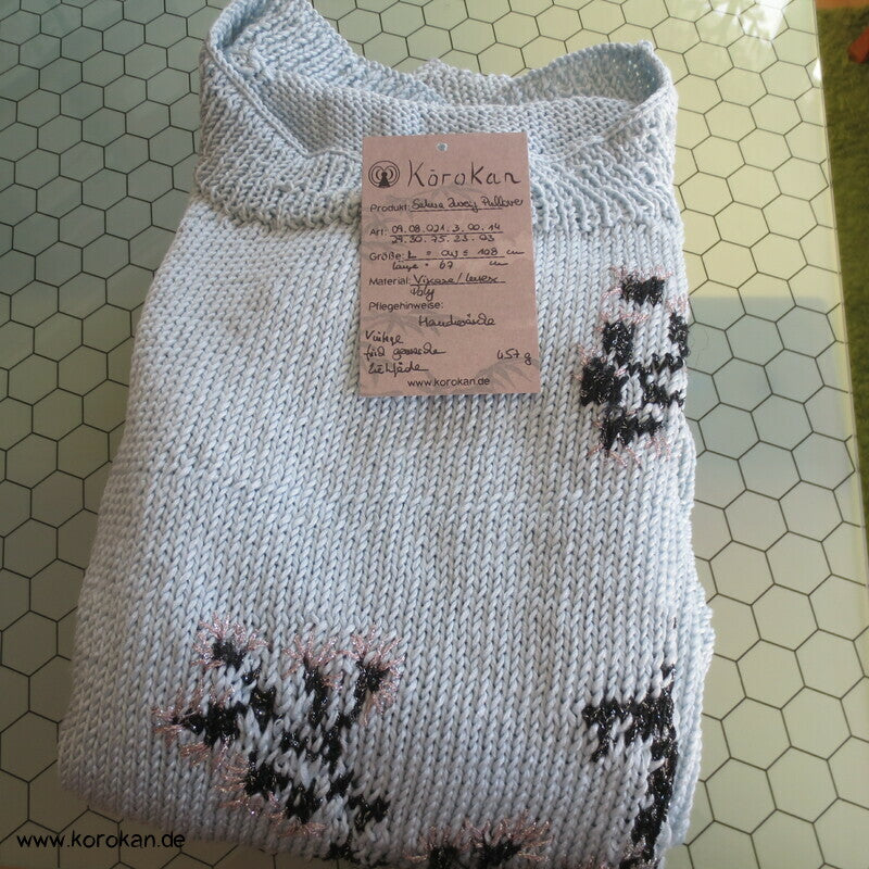 handgestrickter Pullover mit japanischem knorrigem Winterzweig