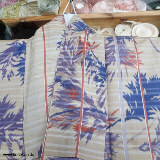 Art Deco violettblaue Blätter und Zweige Meisen Seiden Kimono