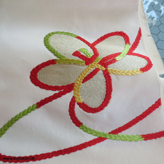 Nagoya Obi, Flechtbandkringel auf creme