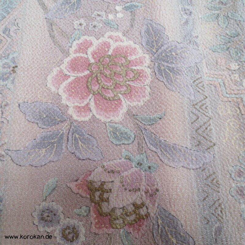 pastellbeige Musterstreifen mit Gold Seidencrepe Komon Kimono