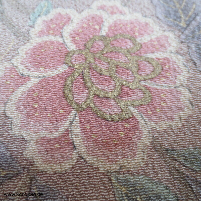 pastellbeige Musterstreifen mit Gold Seidencrepe Komon Kimono