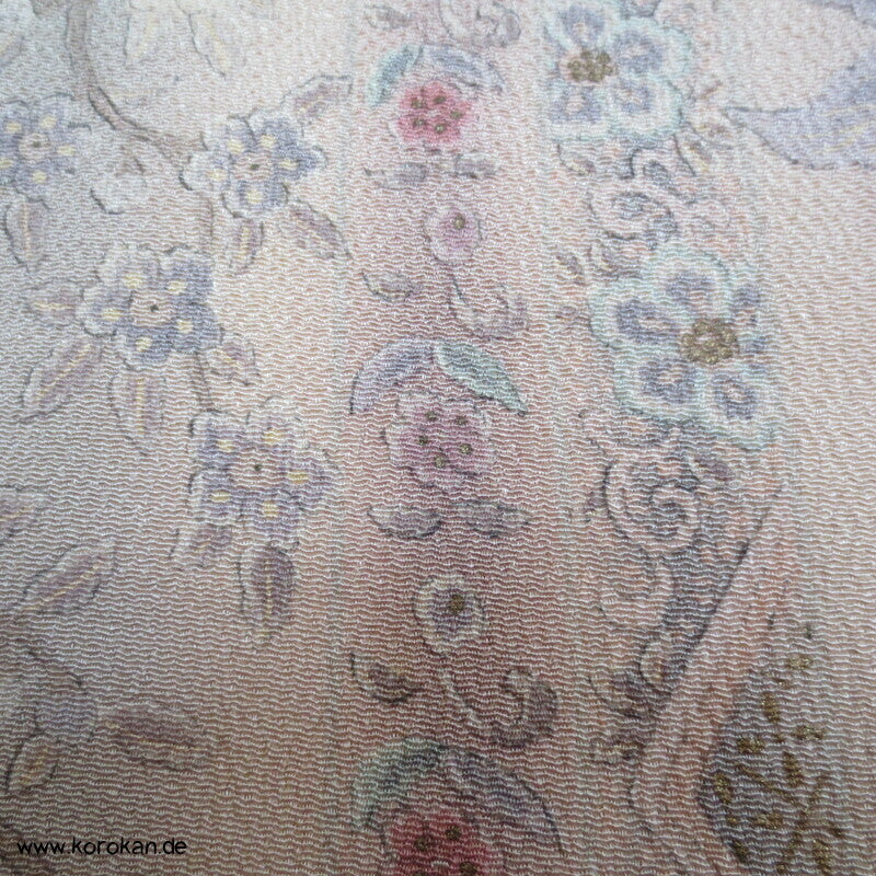 pastellbeige Musterstreifen mit Gold Seidencrepe Komon Kimono