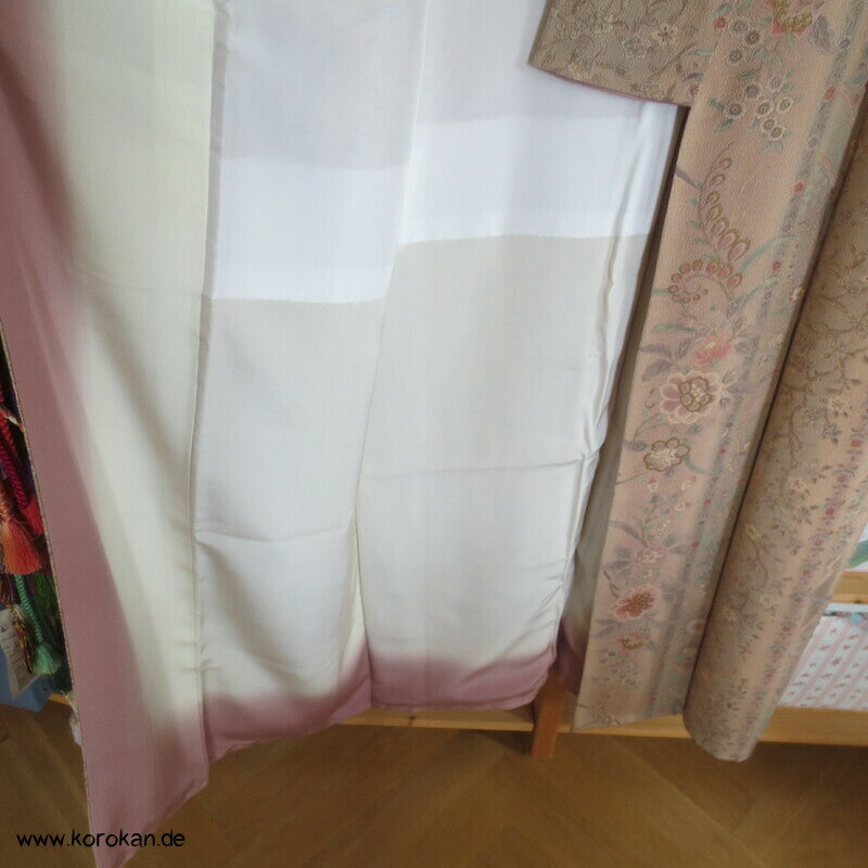 pastellbeige Musterstreifen mit Gold Seidencrepe Komon Kimono