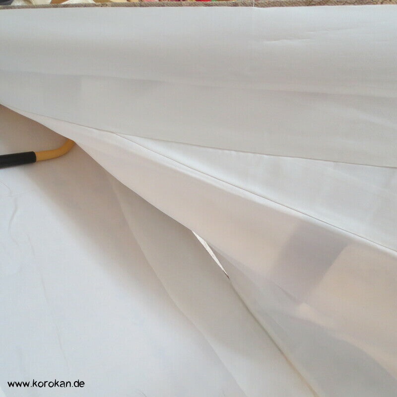 pastellbeige Musterstreifen mit Gold Seidencrepe Komon Kimono