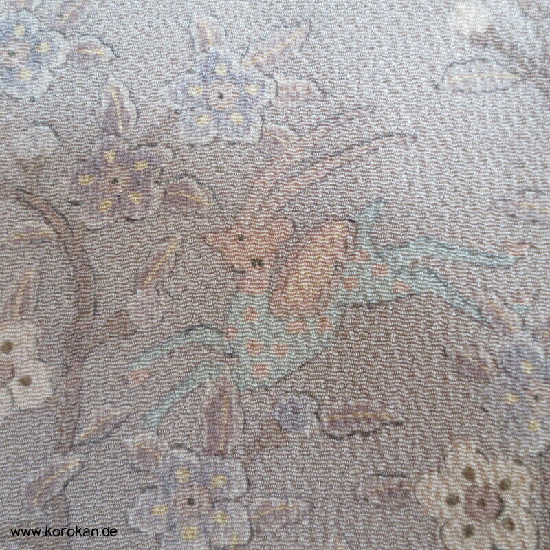 pastellbeige Musterstreifen mit Gold Seidencrepe Komon Kimono