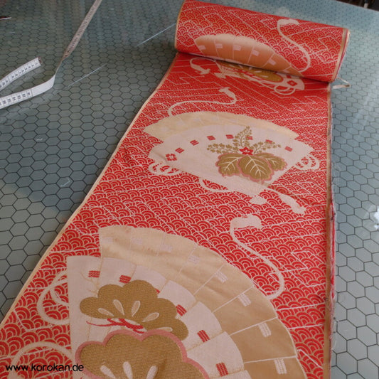 Fächer auf Segaiha Hintergrund Brokat Stoff, für Futon oder Obi