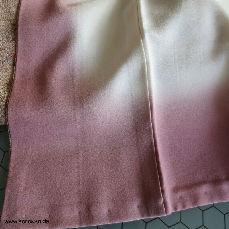 pastellbeige Musterstreifen mit Gold Seidencrepe Komon Kimono