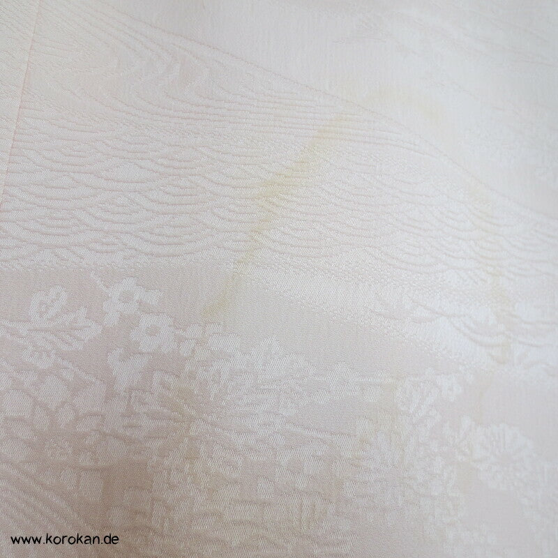 rosa Fluss auf blassrosa Tsukesage Seidenkimono