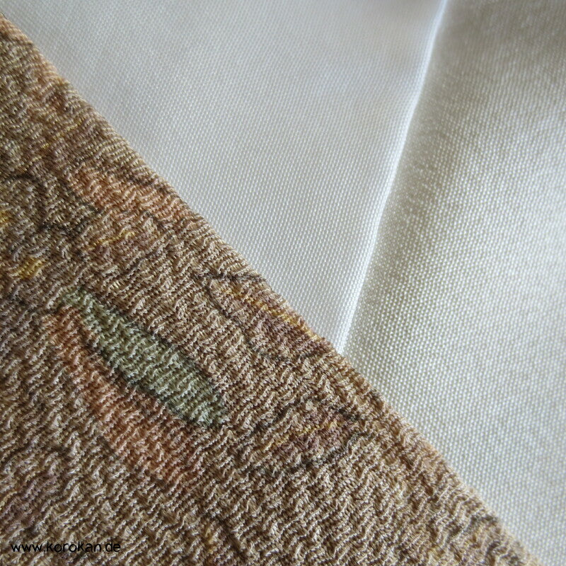 pastellbeige Musterstreifen mit Gold Seidencrepe Komon Kimono