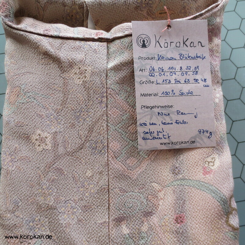 pastellbeige Musterstreifen mit Gold Seidencrepe Komon Kimono