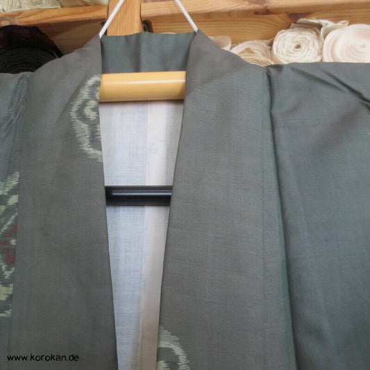 Art Deco graugrün mit Schneeflocken Meisen Seiden Kimono